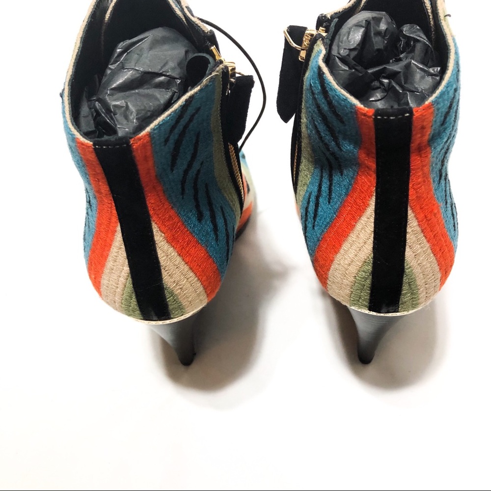 New with tags and box BURBERRY Virginia Booties - Picture 3 of 7